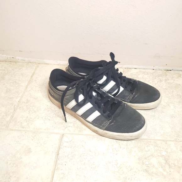 adidas Men's Daily  Skate Casual Shoe Distressed gray/ back White shoe - Picture 1 of 7